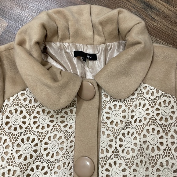 EUC RYU Anthropologie Women’s Retro style tan coat cream lace overlay. Size LG - Picture 3 of 12